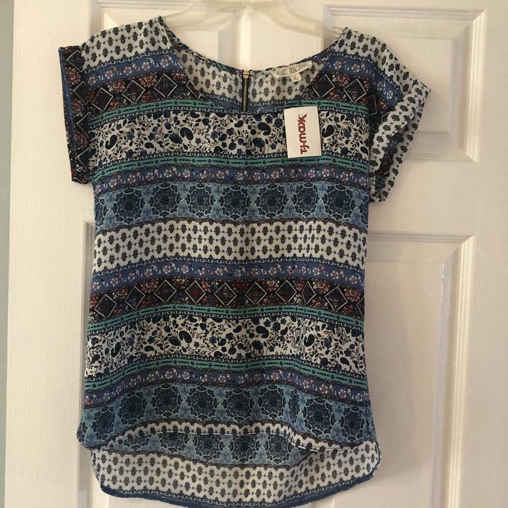 Patterned top. New with tags
